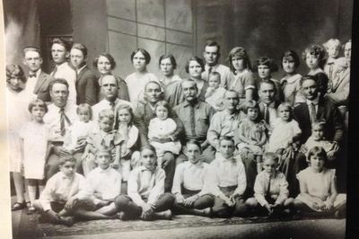 Dee and Mollie Coffman family group photograph — fourteen people identified, Dee and Mollie among them