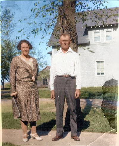 Restored and colorized (AI-assisted); faces are the original photo, colours are a best guess. Benjamin and Edna (Orsborn) Peters, 1924.