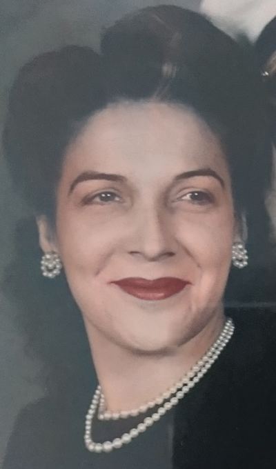 Restored and colorized from the original (glare and dust repaired, colour added with AI; the face is unchanged). Colours are a best guess.