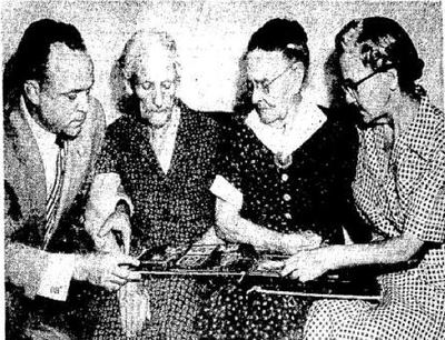 Alice Owens with Dr and Mrs R. E. Wearden and Maggie Wearden, 27 Apr 1954, San Antonio, Texas